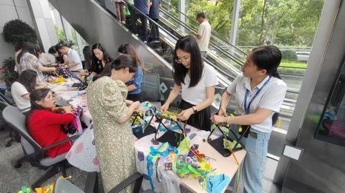 手工馬扎編制教學(xué) 上海專業(yè)物業(yè)服務(wù)_中企物業(yè)