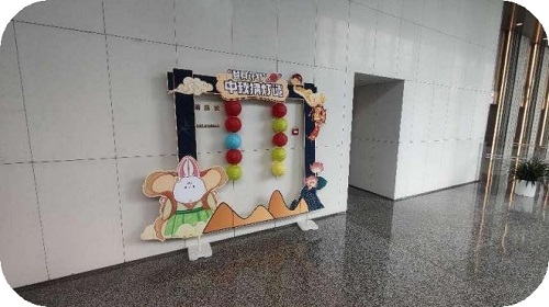 中秋活動裝扮_中企物業(yè).jpeg
