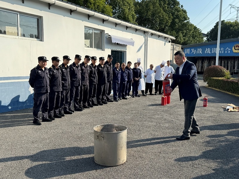 消防演練現(xiàn)場示范_百強物業(yè)公司